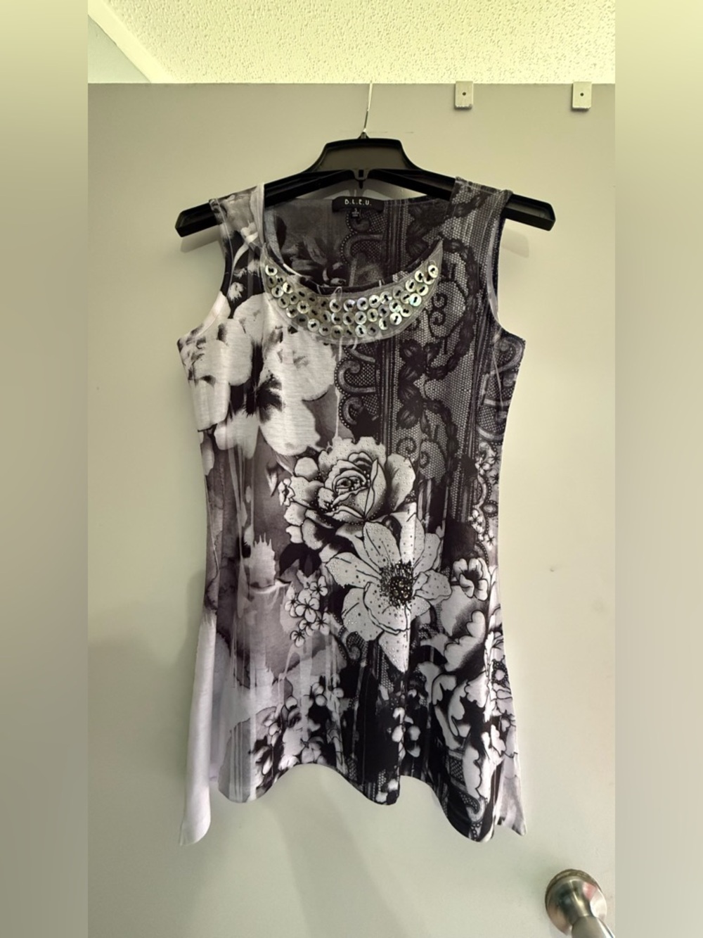 B.L.E.U. Black and White Floral Embellished Sleeveless Top